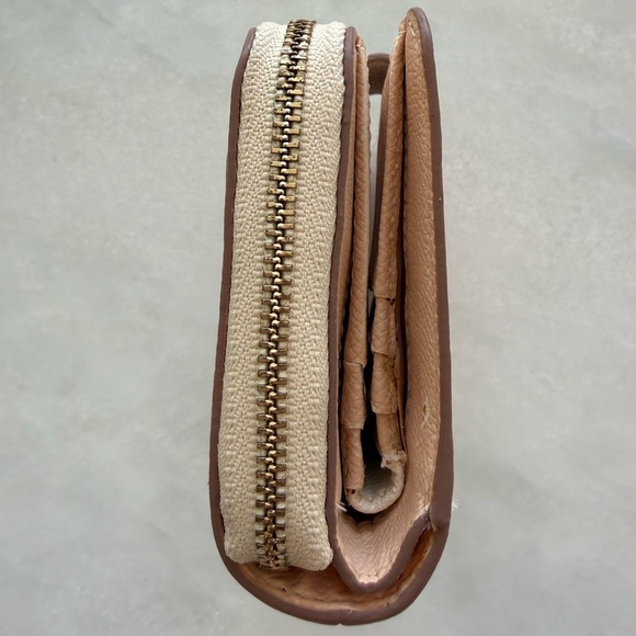 Coach pink pebbled leather wallet with white & gold accents - Picture 5 of 11